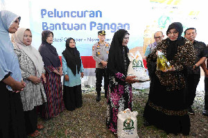 Pemko Banda Aceh Salurkan Bansos Beras dan Minyak Goreng Bagi 9.996 Keluarga
