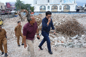 Ketua DPRK Irwansyah Minta Rekanan Pacu Pembongkaran Pasar Aceh