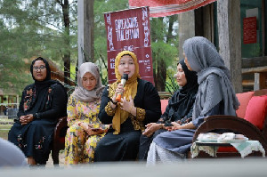 Ketua TP PKK Aceh Besar Ajak Orang Tua Jadi Tempat Terbaik Anak Berbagi Cerita