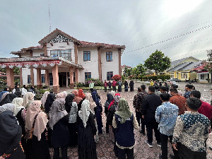 Sekda Bener Meriah Serahkan Tim Tenaga Kesehatan Nusantara Sehat untuk Daerah Terpencil