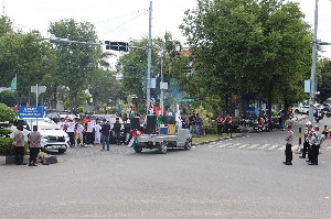 Puluhan Polisi Amankan Aksi Unras KAMMI di Tugu Simpang Lima