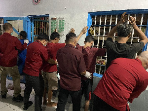 Razia Lapas: Ribuan Handphone dan Senjata Disita, Petugas Tak Luput dari Sanksi