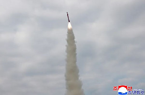 Uji Rudal Korea Utara Warnai Kunjungan Presiden Trump ke Korea Selatan