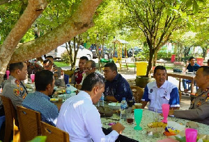 Perkuat Kamtibmas, Kapolres Aceh Selatan Gelar “Saweu Keude Kupi” di RTH Tapaktuan