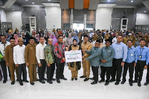 Walikota Illiza Buka Pelatihan Tajhiz Mayit dan Terima Zakat Bank Aceh untuk BMK