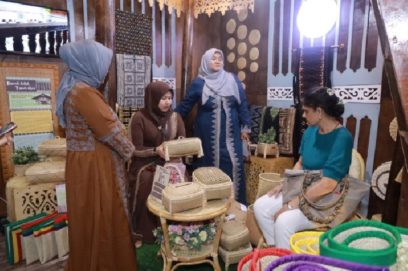 Dekranasda Aceh Besar Promosikan Kerajinan Lokal di Ajang Inacraf