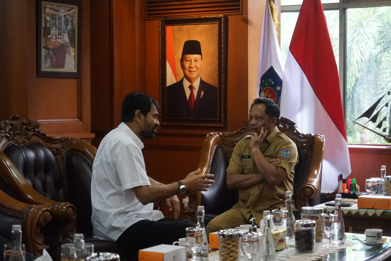 Gubernur Aceh Sampaikan Selamat kepada Mendagri atas Anugerah Adat dari Wali Nanggroe