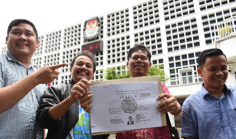 Buktikan Dulu Ijazah Jokowi Asli!