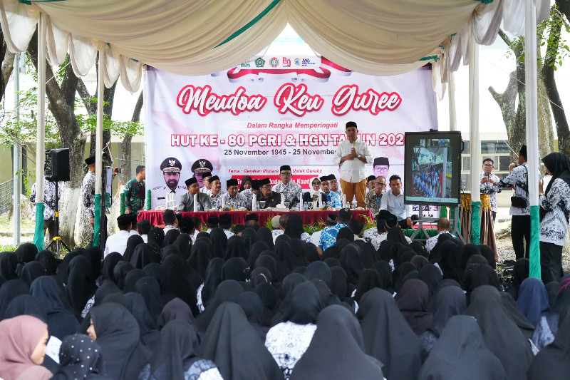 Ribuan Siswa Aceh Larut dalam Dzikir Serentak Peringati Hari Guru Nasional