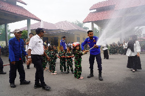 Ceria Anak TK Kartika IV-3 Lhokseumawe Saat Berkunjung ke Markas Damkar