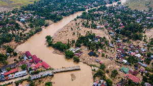 Banjir dan Longsor Melanda 17 Kabupaten/Kota di Aceh, Ribuan Warga Mengungsi