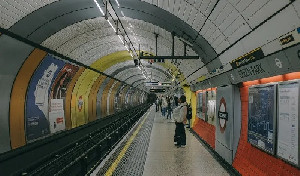 Tragedi di Atas Rel: Penusukan Massal Guncang Kereta Menuju London