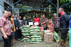 Dirut Bank Aceh Terobos Banjir Aceh Timur, Salurkan Bantuan Mendesak