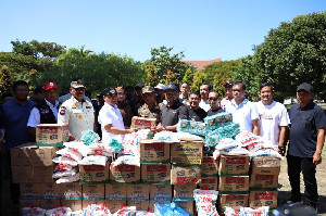 Bank Aceh Salurkan Bantuan untuk Pengungsi Banjir Lhokseumawe, Disaksikan Mendagri