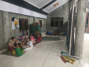 Hujan Deras Picu Banjir, Warga Matang Arongan Aceh Utara Mengungsi ke Meunasah