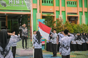 ‎Sekda Aceh Pimpin Apel Hari Guru Nasional di MIN 1 Banda Aceh