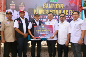 Wagub Aceh Salurkan Bantuan Logistik Darurat Bencana untuk Pidie dan Bireuen