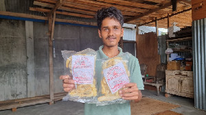 Kerupuk Kulit Kerbau Jadi Andalan Buah Tangan Khas Pidie