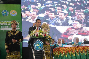 Sekda Aceh Beri Sambutan Pada Wisuda UNIKI 2025