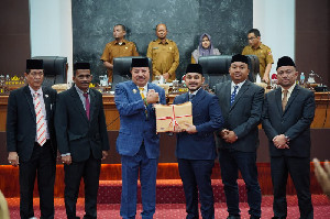 Bupati TRK Sampaikan Rancangan APBK 2026, Targetkan Pendapatan Rp1,12 Triliun