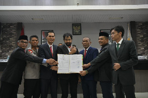 Gubernur Aceh dan DPRA Sahkan Rancangan Qanun APBA 2026
