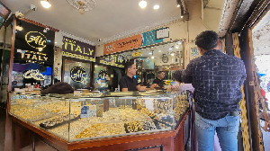 Harga Emas Turun Drastis di Banda Aceh, Kini Rp 7,15 Juta per Mayam