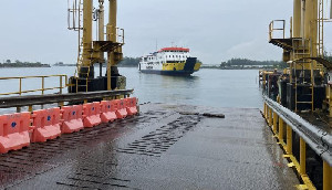 ASDP Imbau Warga Waspada Cuaca Ekstrem di Sumatera, Layanan Penyeberangan Disesuaikan