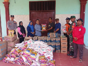 Pemkab Aceh Selatan Salurkan Bantuan untuk Korban Banjir di Keude Padang