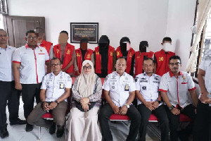 Satpol PP dan WH Aceh Besar Serahkan Muda-Mudi Pesta Miras dan Seks ke Kejari
