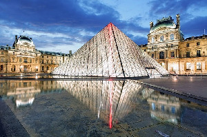 Museum Louvre Paris Naikkan Tarif Wisatawan Asing demi Proyek “New Renaissance”