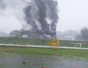 Tangki Penyimpanan Kondensat PGE yang Terbakar Berhasil Dipadamkan