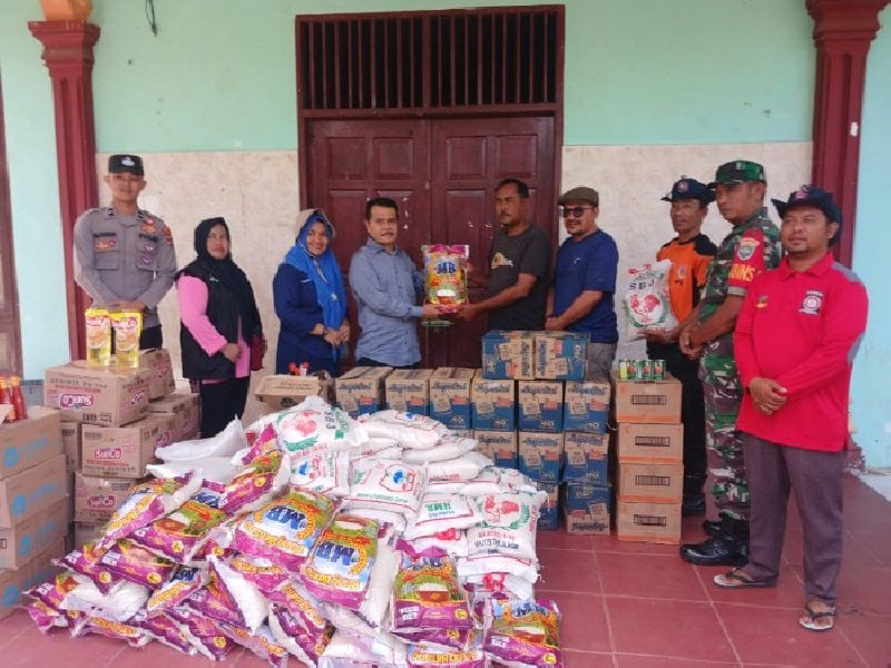 Pemkab Aceh Selatan Salurkan Bantuan untuk Korban Banjir di Keude Padang