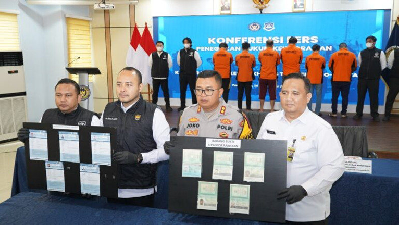 Langgar Izin Tinggal, Imigrasi Soetta Deportasi Enam WNA