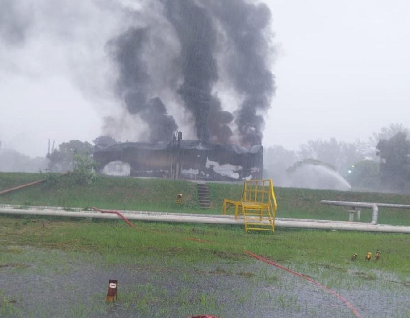Tangki Penyimpanan Kondensat PGE yang Terbakar Berhasil Dipadamkan