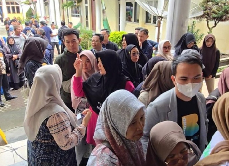 Bencana Lumpuhkan Jaringan, Warga Padati Posko Internet Darurat di Aceh Tengah