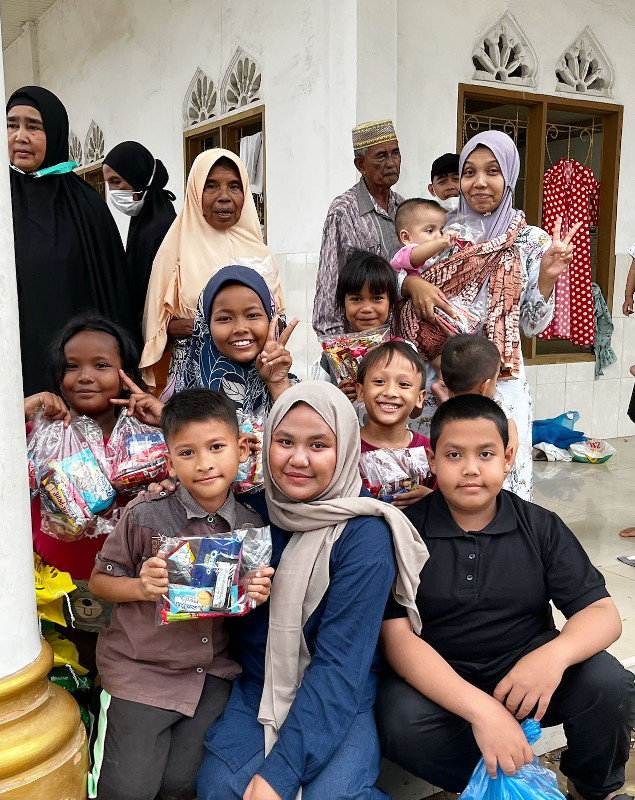 Sisihkan Uang Jajan, Pocut dan Raja Donasi untuk Anak Pengungsian