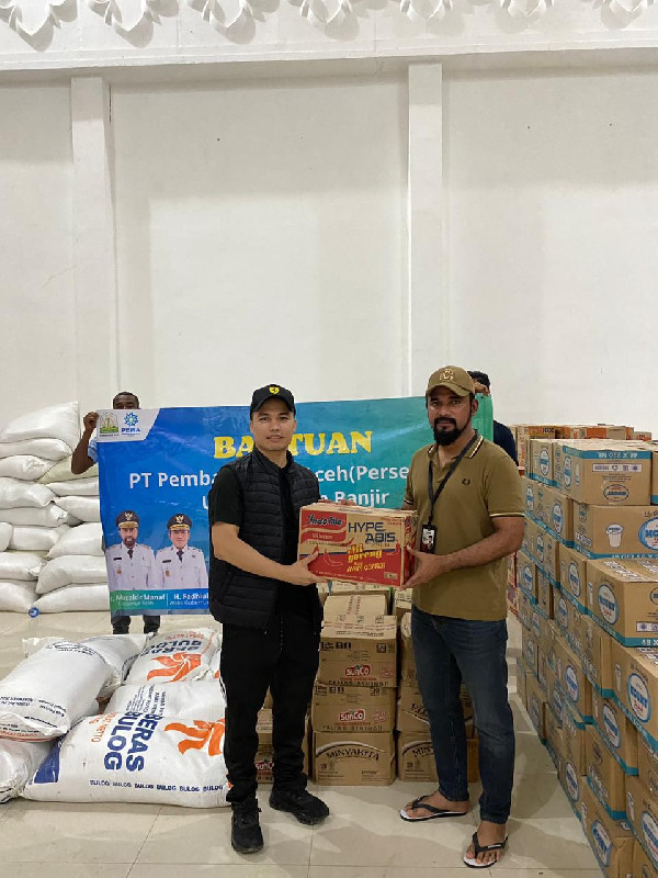 Mawardi Nur Antar Langsung Bantuan PT PEMA ke Aceh Timur