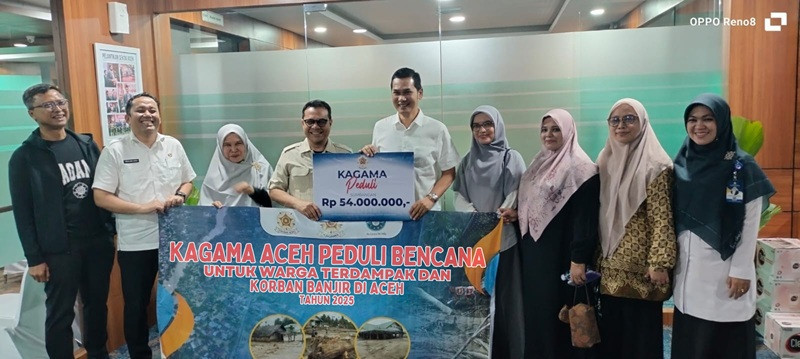 Kagama Serahkan Bantuan Rp54 Juta untuk Korban Bencana Hidrometeorologi Aceh