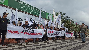 Kibarkan Bendera Putih, Masyarakat Sipil Aceh Desak Status Nasional Bencana Sumatra