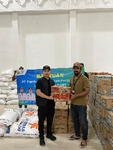 Mawardi Nur Antar Langsung Bantuan PT PEMA ke Aceh Timur