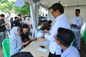 2.400 Mahasiswa Terdampak Banjir Terima Bantuan dari UIN Ar-Raniry