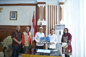 Wagub Aceh Terima Bantuan Gubernur Jambi untuk Korban Banjir Aceh Tamiang