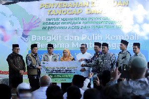 Menag Salurkan Bantuan untuk 4.119 Mahasiswa UIN Ar-Raniry Terdampak Banjir