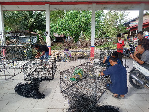 Dosen UTU Latih Nelayan Tradisional Cara Perawatan dan Perbaikan BuDarJan