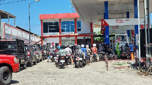 Warga Banda Aceh Keluhkan Kelangkaan BBM di Tengah Bencana