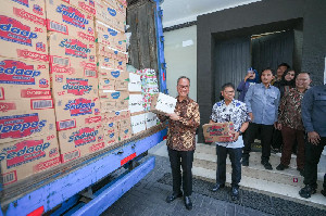 Kemenperin Kirim Bantuan untuk Korban Banjir Sumatera, AMMDes Penyuling Air Jadi Andalan