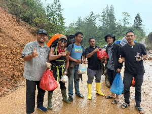 Halaqah Aneuk Bangsa Salurkan 450 Kg Beras di Kampung Kem, Bener Meriah