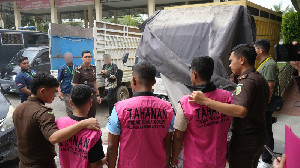 Bea Cukai Lhokseumawe Serahkan Tersangka dan Barang Bukti Rokok Ilegal ke kejaksanaan