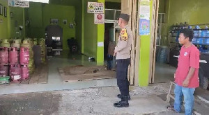 Antisipasi Penimbunan, Polsek Arongan Lambalek Awasi Pangkalan Gas Elpiji
