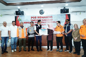 Bawa Bantuan Rp3 Miliar, Gubernur Jatim Tegaskan Solidaritas untuk Aceh